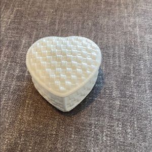 Tiffany weave fine China heart box